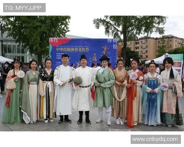 当世界足球巨星身着汉服走上绿茵场展现东西文化交融之美